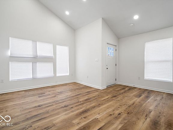5th image of 1163 N Mount St