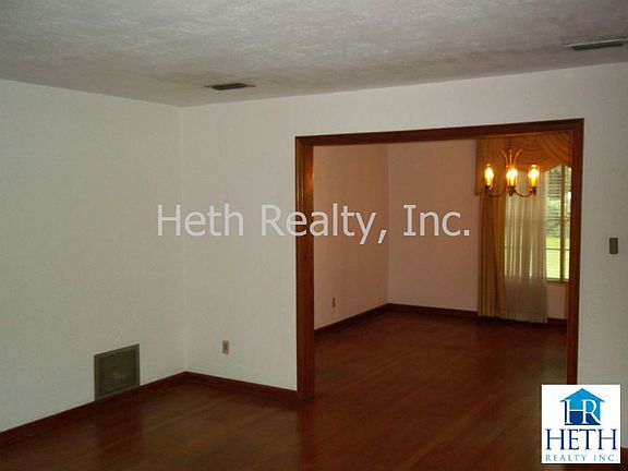 4th image of 547 Edgewood Ave W
