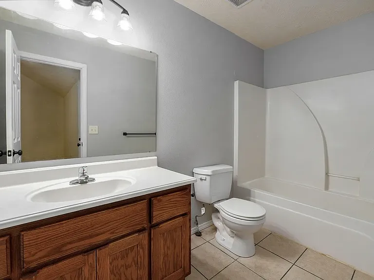 813 E Daniels St — Photo 9