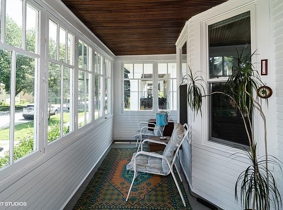 2nd image of 1029 Clarence Ave