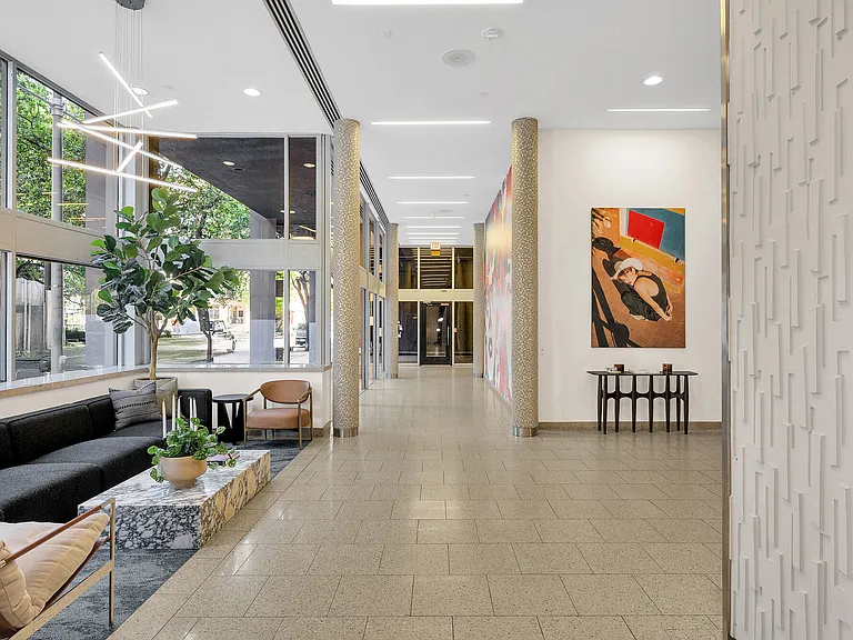 Houston House — Photo 12