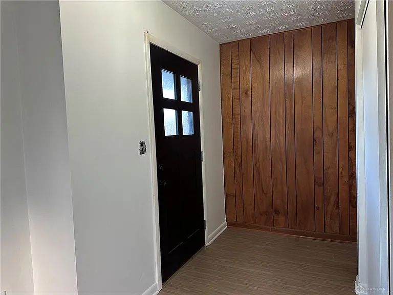 2824 Pinegrove Dr — Photo 2