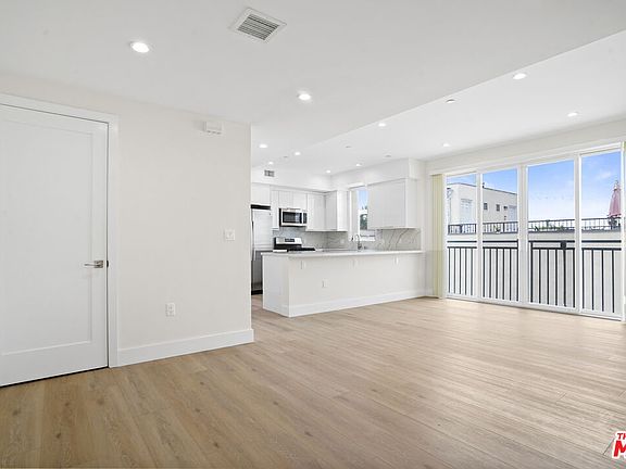 3rd image of 11042 La Maida St #203