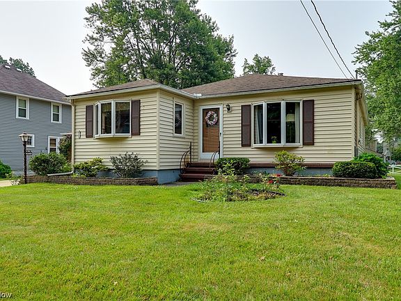3rd image of 162 Courtland St