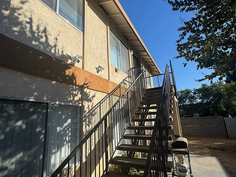 2630 Darwin St — Photo 2
