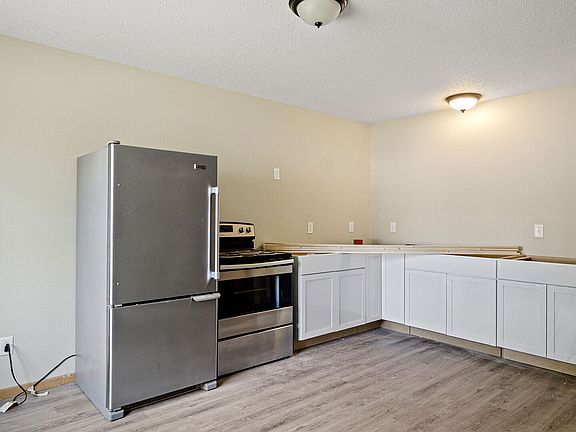4th image of 1603 6th St E #B
