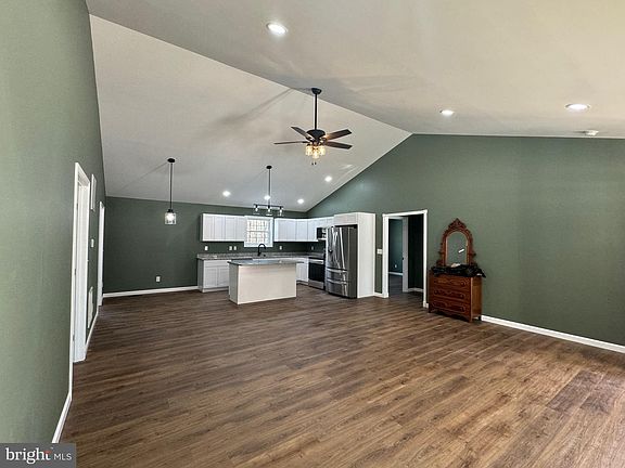 3rd image of 15 W Parker Dr