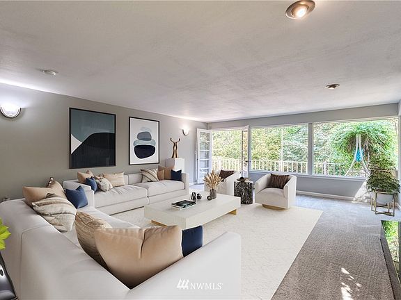This expansive relaxing living room accommodates large gatherings. Seamless indoor & outdoor enjoyment through the French doors.