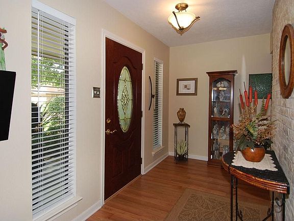 4th image of 2715 Silver Falls Dr