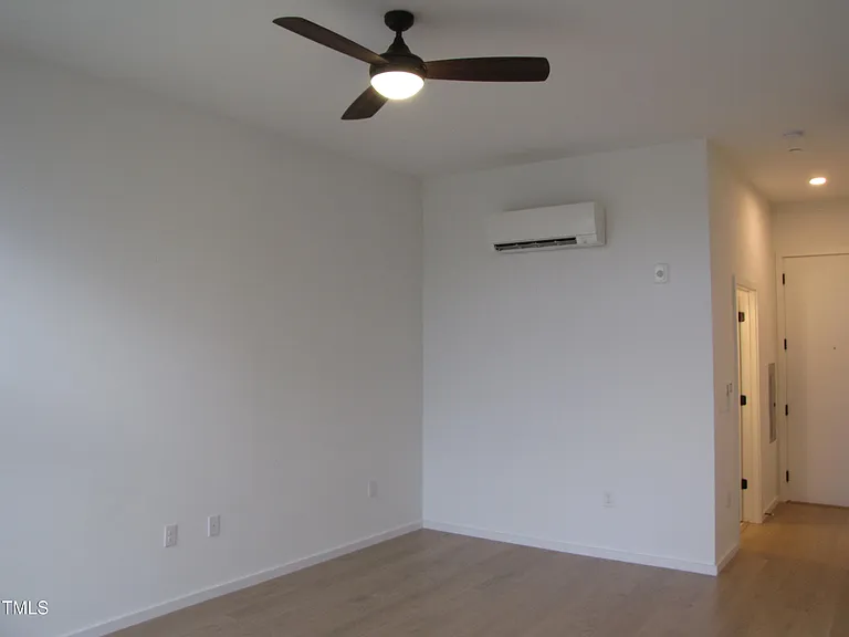 600 S Duke St #23 — Photo 5