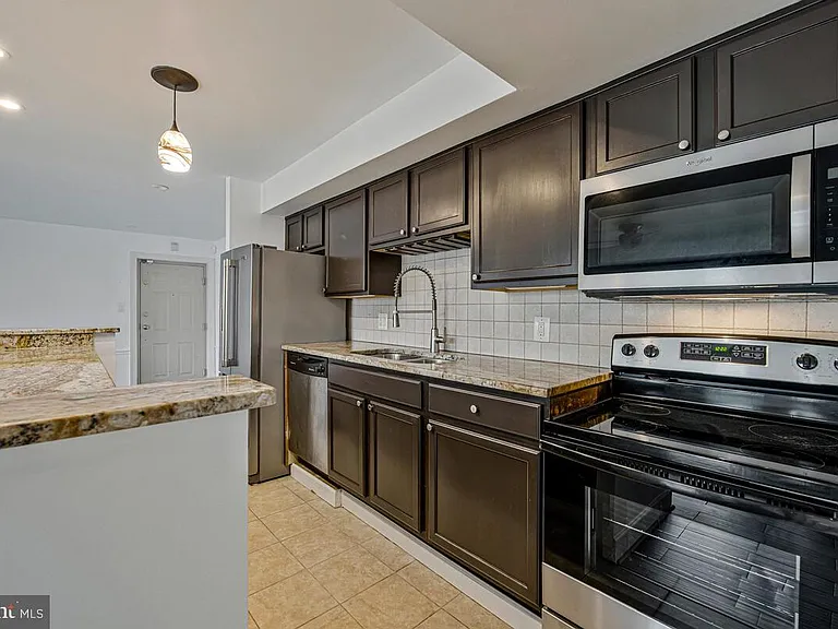 6302 Hil Mar Dr #6-2 — Photo 10