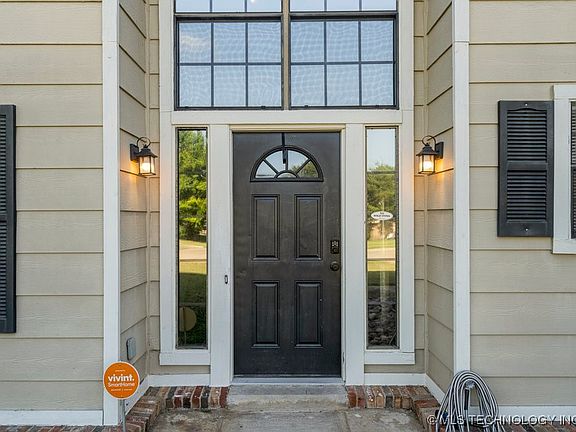 2nd image of 2025 S Aster Ave