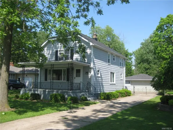 379 Country Pkwy, Williamsville, NY 14221