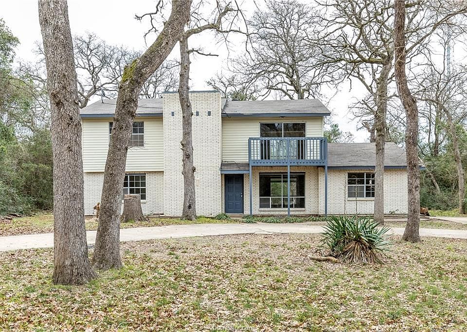 1st image of 28 Golf Club Dr