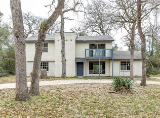 28 Golf Club Dr, Hilltop Lakes, TX 77871