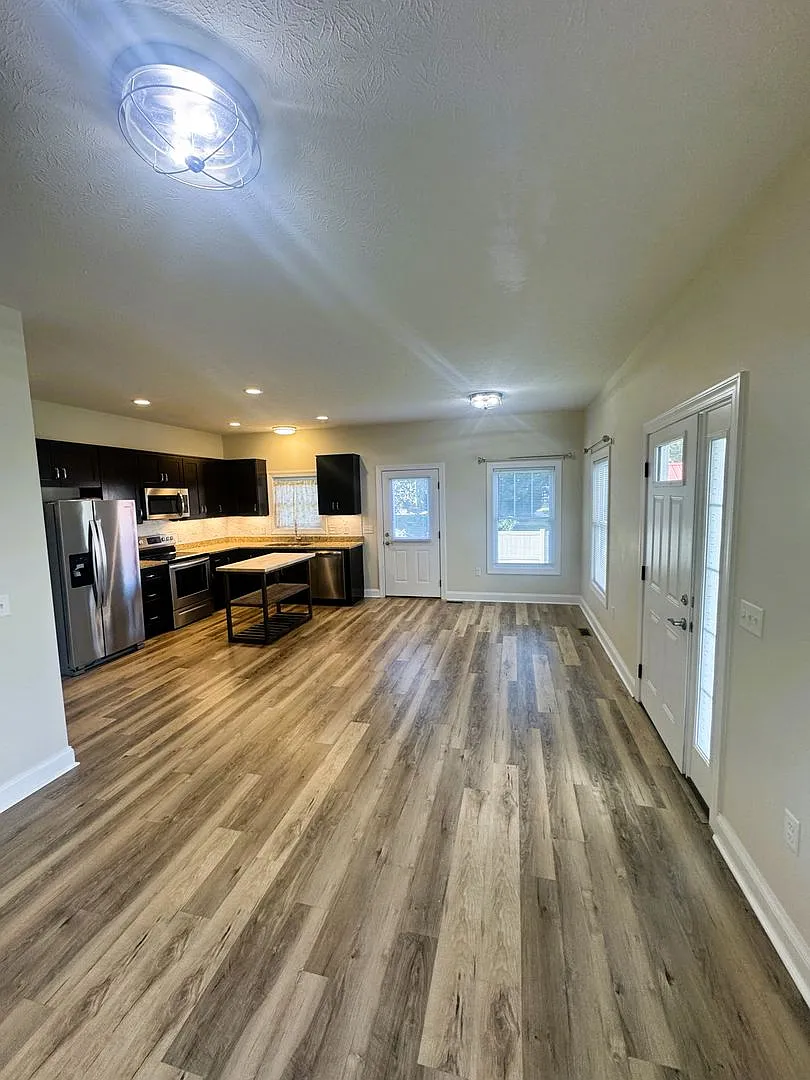 Duplex in Rockingham County — Photo 3