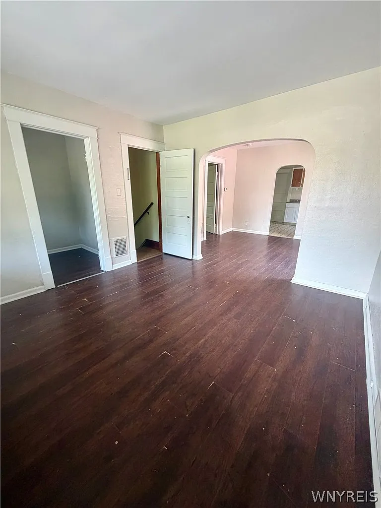2 bed, 1.0 bath, 880 sqft, $1,050 — Photo 3