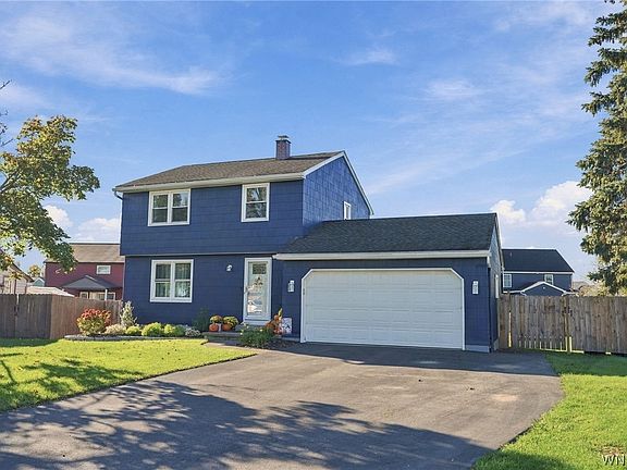 3rd image of 22 Petersbrook Cir