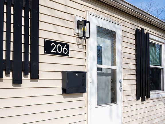 5th image of 206 S Walnut St