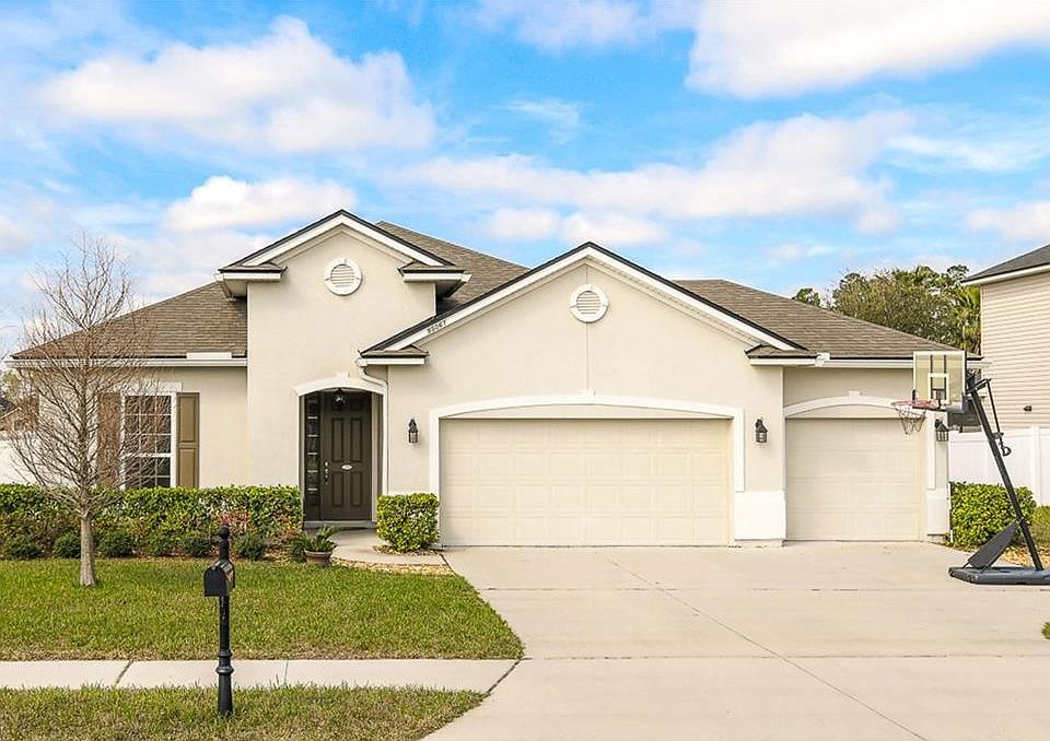 1st image of 95061 Lilac Dr