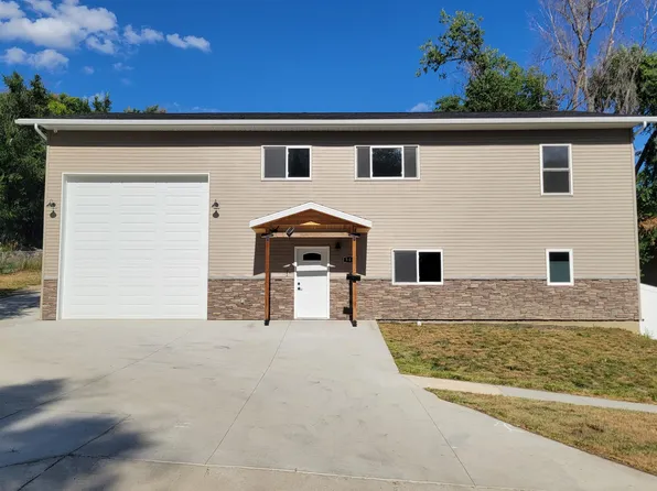 506 4th Ave NE, Mandan, ND 58554