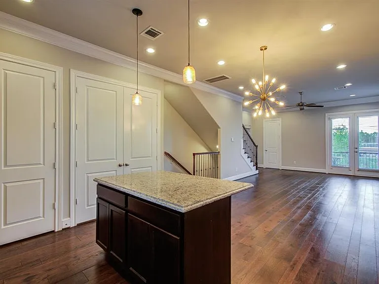 610 Delano St — Photo 14