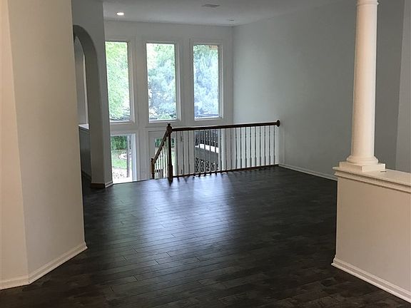 3rd image of 1526 Gleneagles Ct