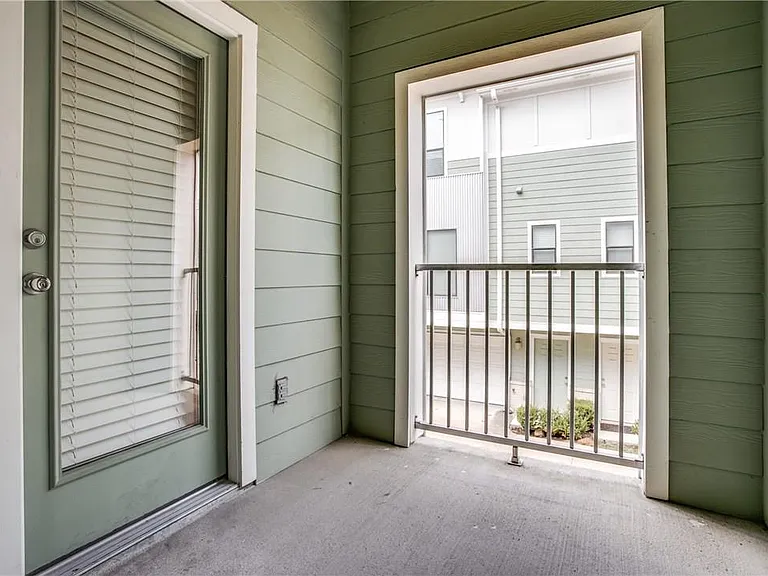 2415 Stutz Dr #D — Photo 21