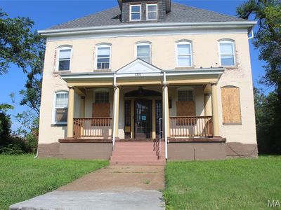 1711 N Taylor Gln, Saint Louis, MO, 63122