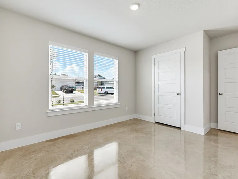 1114 Lexington Dr — Photo 12
