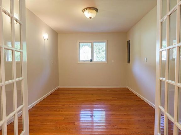 4th image of 13 Dimond Ave