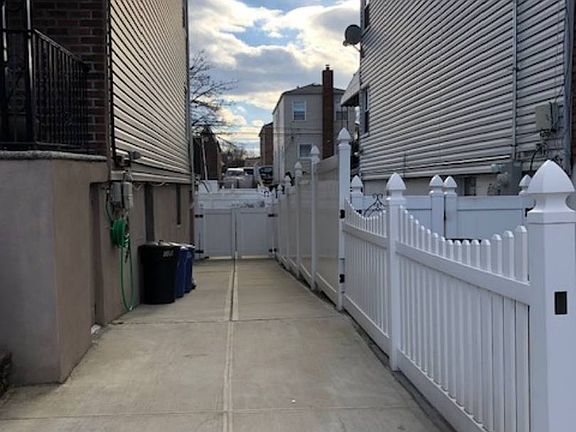 3rd image of 1051 Brinsmade Ave