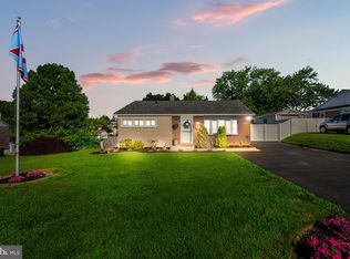 2218 Lee Ln, Aston, PA 19014