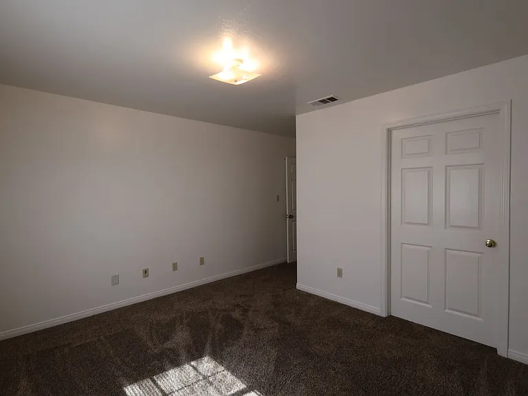 448 S Oildale Dr #A — Photo 15