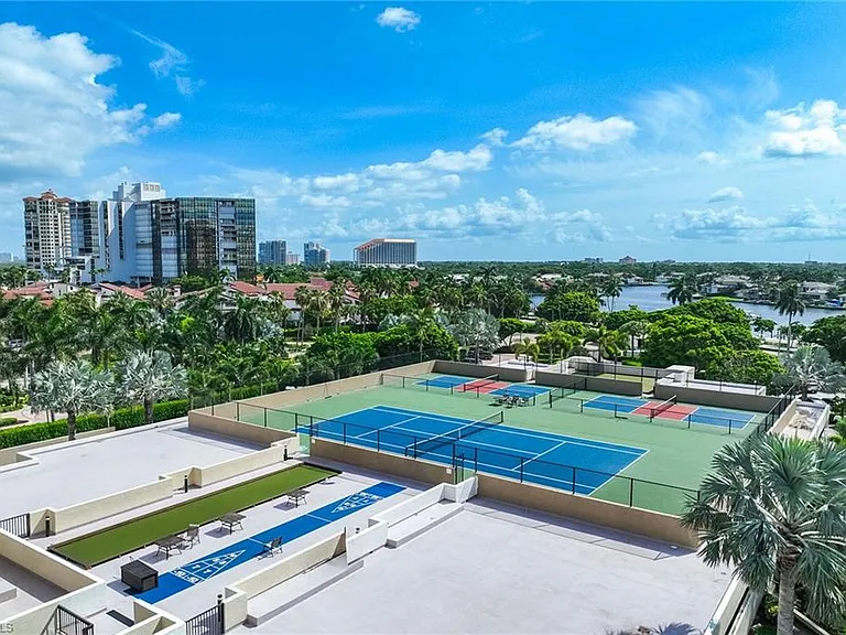 4551 Gulf Shore Blvd N #200 — Photo 40