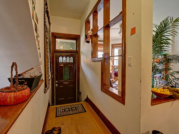 2nd image of 1640 N Leavitt St APT 1