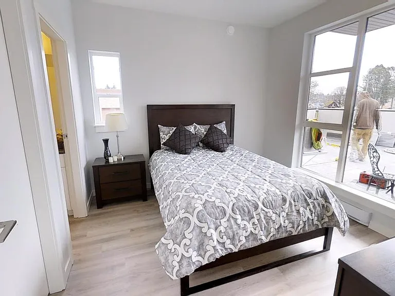 733 Goldstream Ave — Photo 10