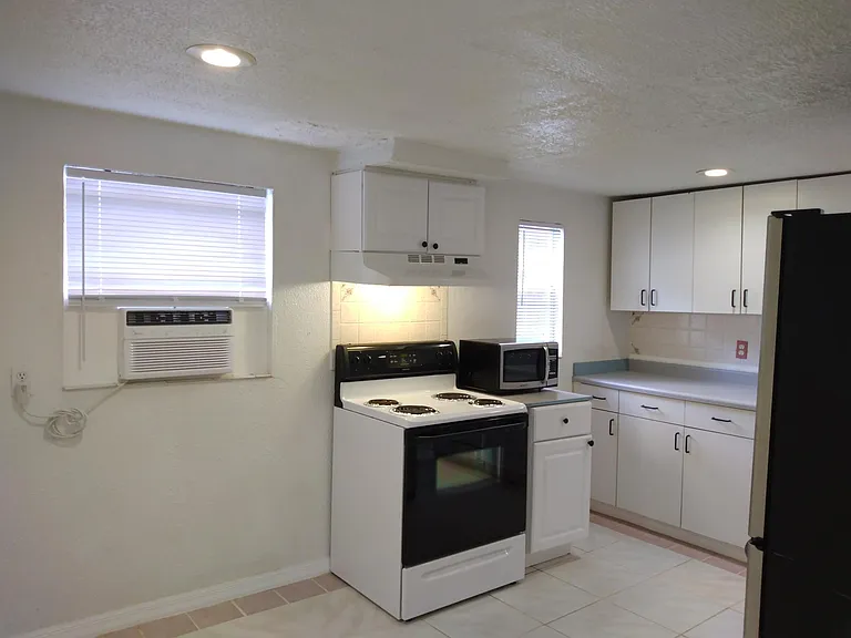 1919 W North A St #2 — Photo 8