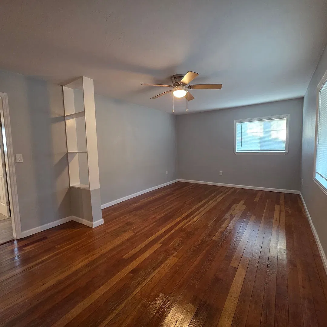 2 Bed 1 Bath House With Fenced Back Yard — Photo 3