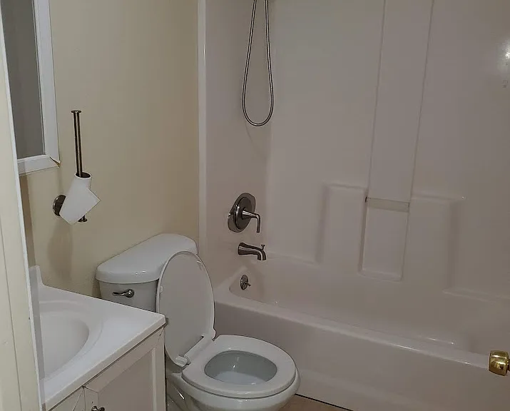 1724 Hampton Ct — Photo 6