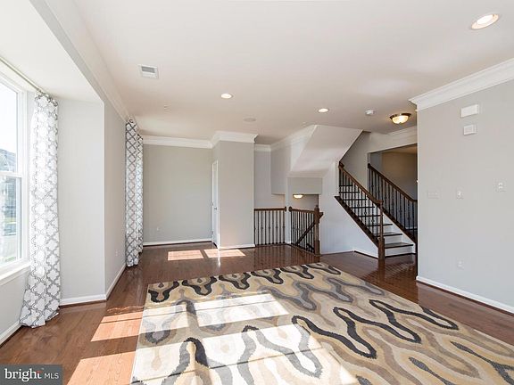 5th image of 607 Fox River Hills Way