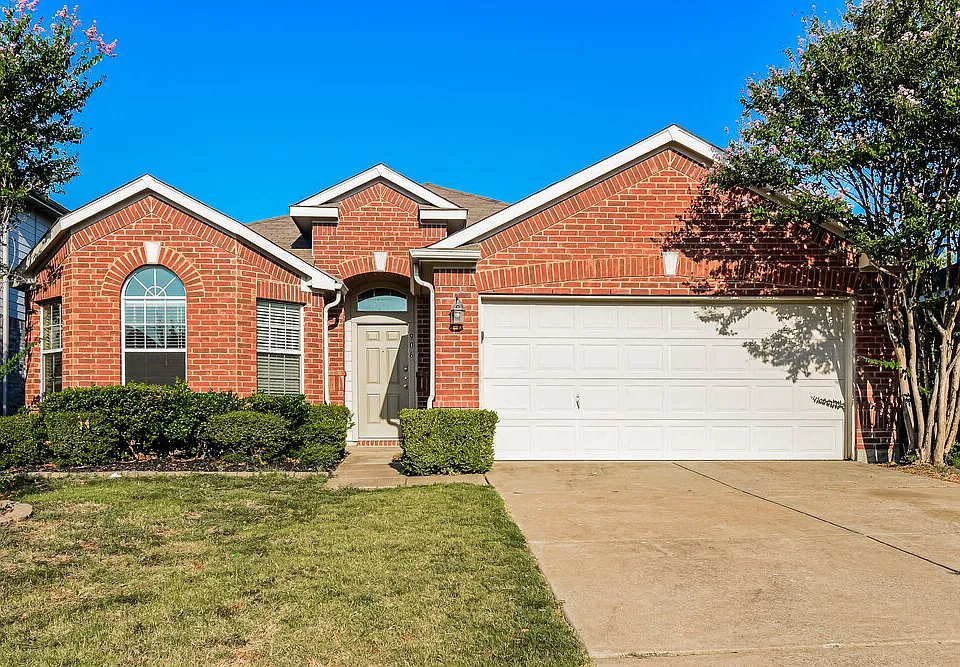 906 Oak Hollow Ln