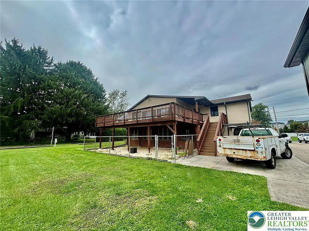4 bed, 2.0 bath, 5000 sqft, $3,000 — Photo 4