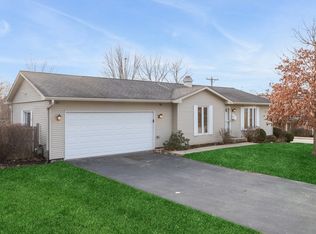 101 Ridge St, Algonquin, IL 60102