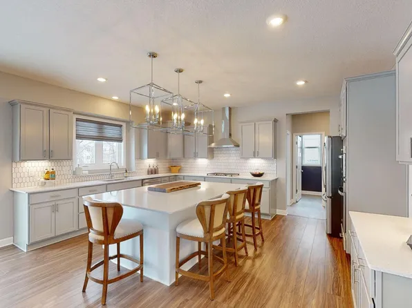 7298 Auburn Ln, Inver Grove Heights, MN 55077