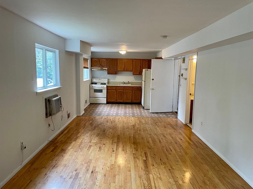 2nd image of 33 Seeley Ln