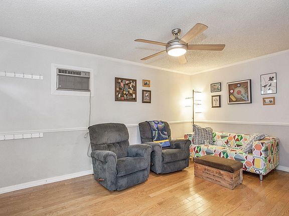 4th image of 139 Pine St