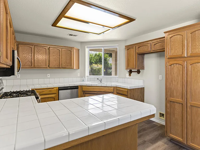 10621 Tivoli Ct — Photo 15