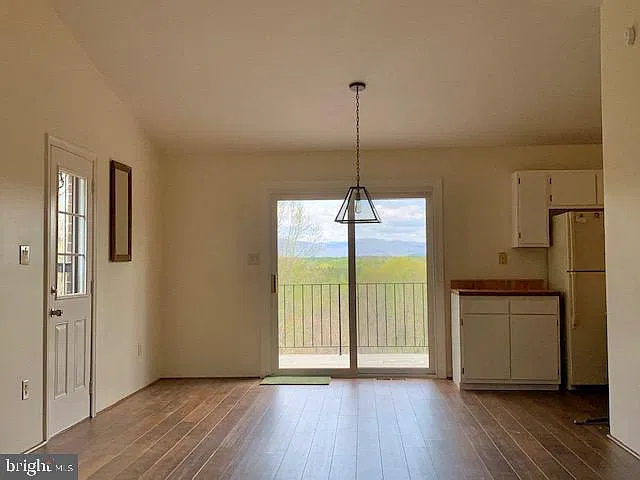 3 bed, 2.0 bath, 1600 sqft, $3,000 — Photo 3