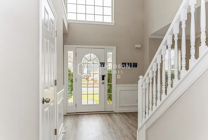 515 Gonzaga Cir — Photo 3